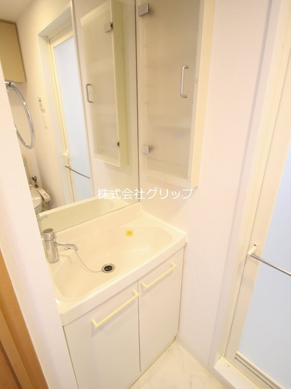 リクレイシア西横浜の独立洗面台