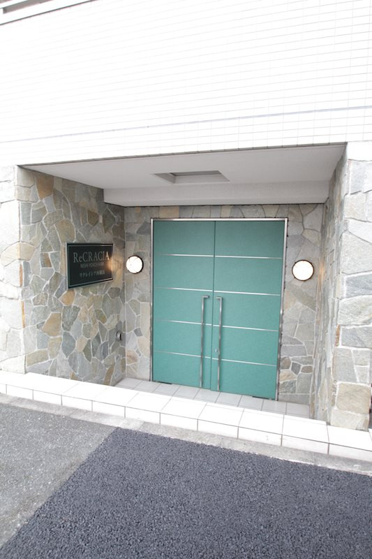 リクレイシア西横浜のエントランス