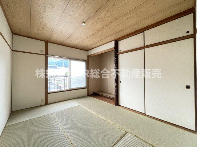 中石切町5丁目中古戸建の和室|2F　6.0帖。畳のある落ち着いた空間です！