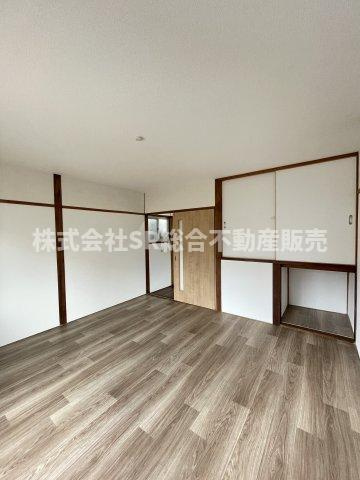 中石切町5丁目中古戸建の寝室|2F　8.0帖。落ち着いた雰囲気で寝室にいかがでしょうか？