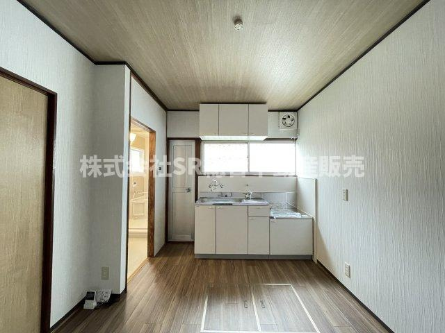 中石切町5丁目中古戸建のキッチン|ダイニングテーブルも置けるスペースがございます◎