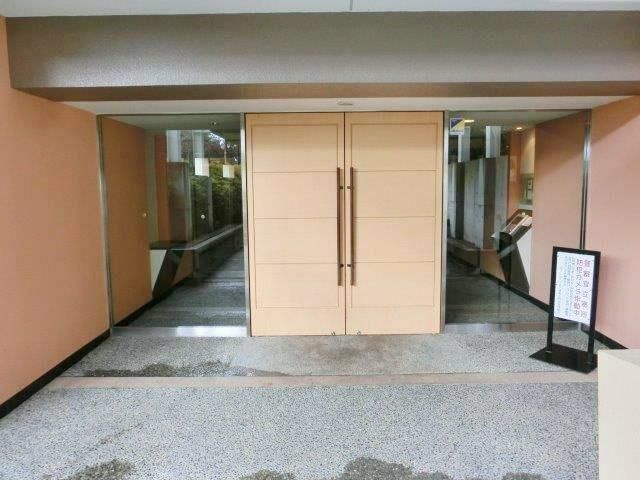 ローレルスクエア港南台Ｃ棟のエントランス