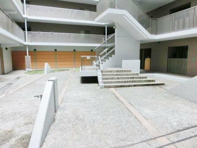 ローレルスクエア港南台Ｃ棟の庭
