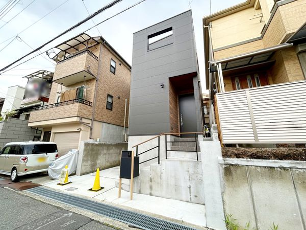 茨木市耳原1丁目　新築戸建の前面道路含む現地写真