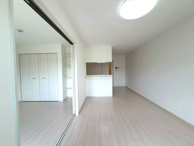 寝屋川市木田町のアパートの居間・リビング
