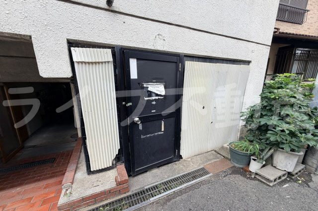 シャトー深江橋のエントランス|毎日通るエントランスはこのようになっています