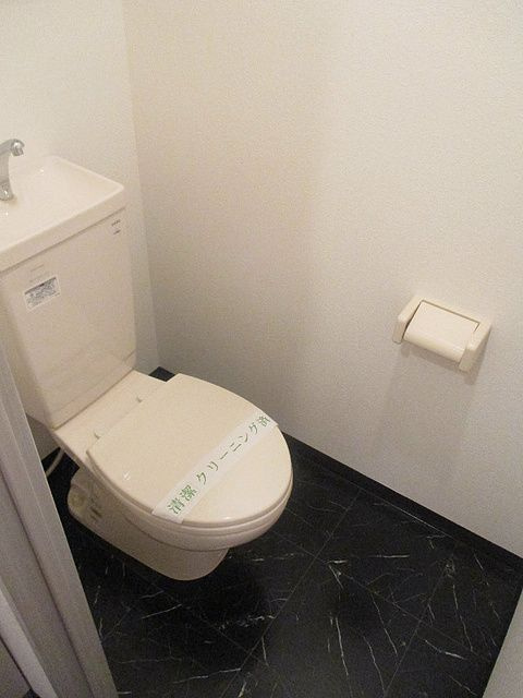 アゼリア鎌倉B棟のトイレ|前回募集時の写真です。現況優先です。