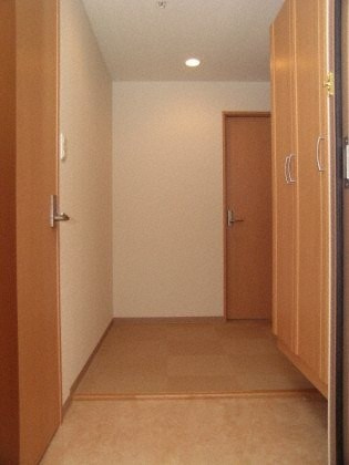 【玄関】ティアラタワー中島倶楽部