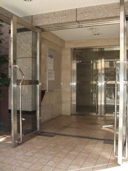 【エントランス】エクセルシオール栄