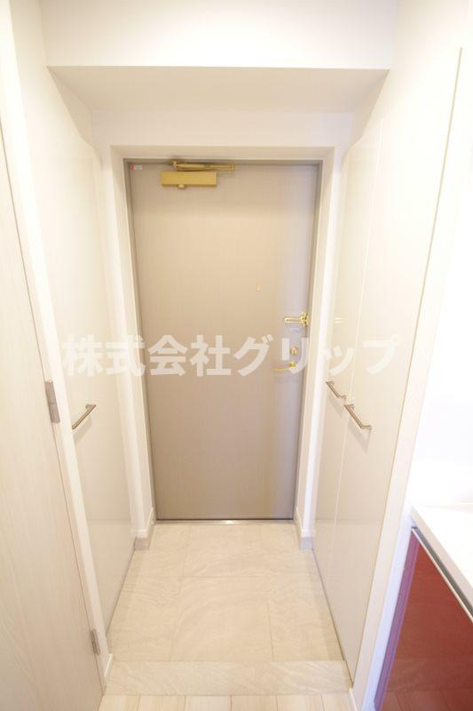 リヴシティ横濱新川町弐番館の玄関