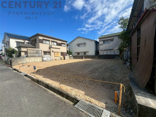 前面道路約6m×整形地。ゆとりと暮らしやすさを両立できます。小園小・小園中学校区。子育て世帯におすすめの75坪です。