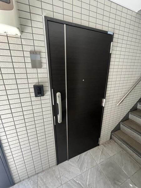 ＦＬレジデンス菁英公館の玄関