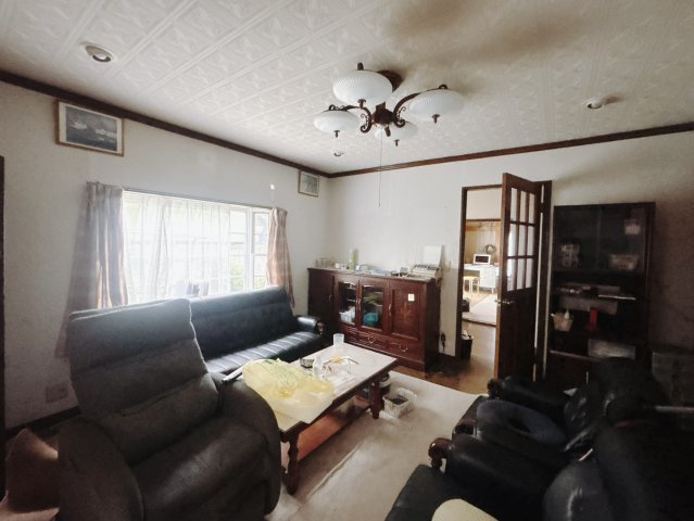 【中古戸建】太田市山之神町の居間・リビング|■リビング｜家族が揃う団らんのひと時は楽しく、そしてゆったりと。各々が空間を共有しながら、思い思いの時間も気兼ねなく過ごせます♪