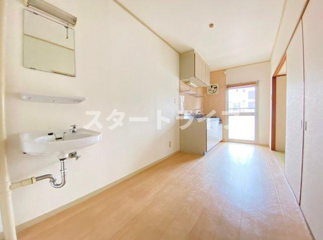 大阪市淀川区三国本町２丁目の賃貸マンションの居間・リビング