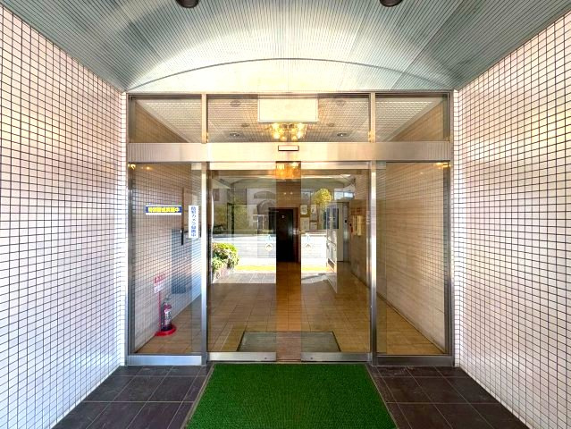 ファミティ弐番館のエントランス