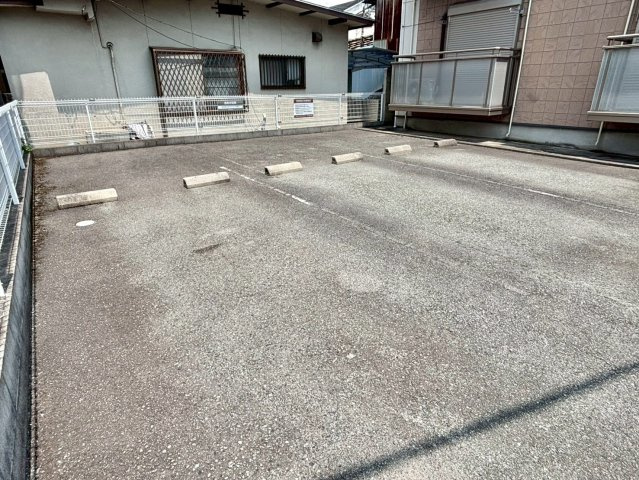 セルベイユⅢの駐車場