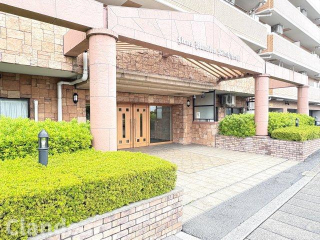 ライオンズマンション草加東のエントランス|ドキドキの新生活も、安心してスタート。ぴったりの住まいを見つけませんか？クランディアが一緒に住まい選びをサポートします‼　まずは、お気軽にお問合せください　＃クランディア