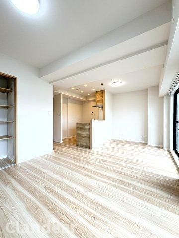 ライオンズマンション草加東の居間・リビング|ドキドキの新生活も、安心してスタート。ぴったりの住まいを見つけませんか？クランディアが一緒に住まい選びをサポートします‼　まずは、お気軽にお問合せください　＃クランディア