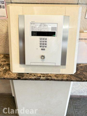 ライオンズマンション草加東の防犯設備|ドキドキの新生活も、安心してスタート。ぴったりの住まいを見つけませんか？クランディアが一緒に住まい選びをサポートします‼　まずは、お気軽にお問合せください　＃クランディア