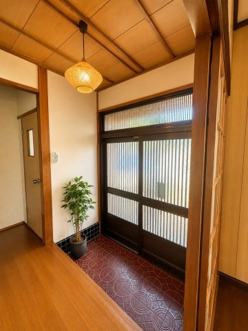 稙田大柳戸建の玄関