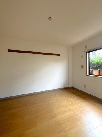 Fiori(フィオーリ）【キャッシュバック対象物件】の洋室|広々とした洋室です