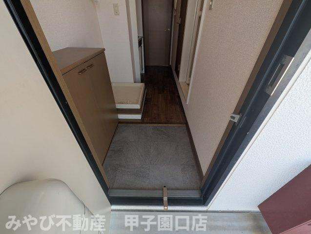 セジュール西宮今津の玄関