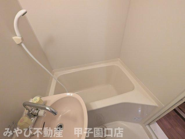 セジュール西宮今津の浴室