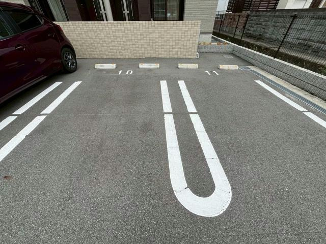 ラポール・メゾンＢの駐車場