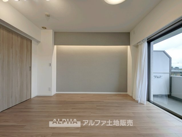 エクストール世田谷千歳の居間・リビング|【Gathering Place】
◆人を招きたくなる◆
友人とのホームパーティーや、ご親族との食事会など、大切な人と過ごす時間をより心地よく演出するリビングです。