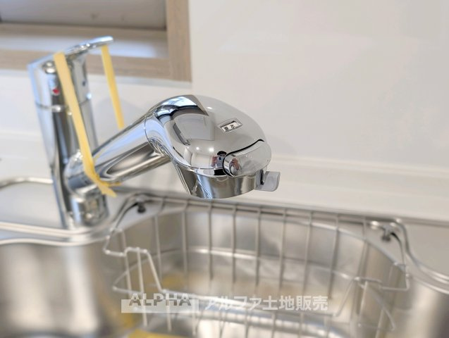 エクストール世田谷千歳のキッチン|【Water cleaner】
◆浄水器◆蛇口から流れ出すお水はクリーンでいつも楽しめます。また浄水器内臓シャワー混合栓なので場所取らずのスッキリとしたスタイルです。