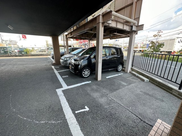 モアメゾン3の駐車場