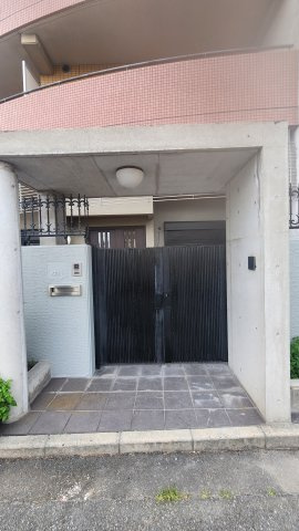 【エントランス】カーサコモドアシヤ
