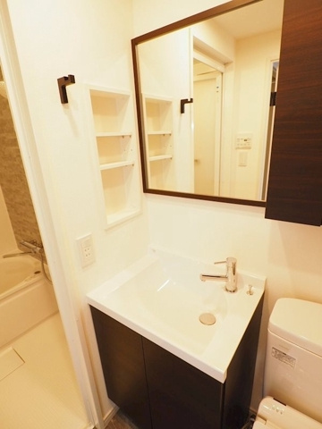 新品家具付きマンション方南1(KaGood東京)の洗面所|使いやすい洗面所です