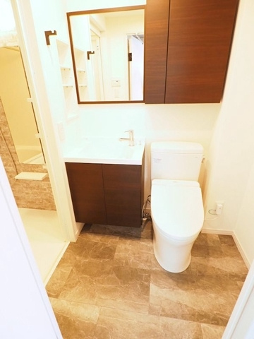 新品家具付きマンション方南1(KaGood東京)のトイレ|ゆったりとした空間のトイレです