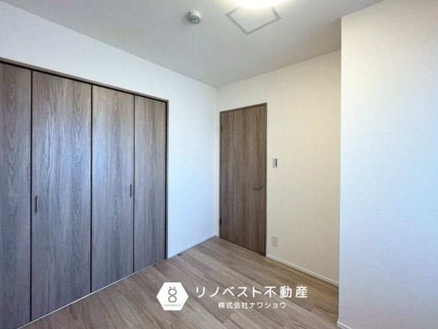 ディオ・フェルティ布施の洋室|約4.9帖の洋室♪
洋服収納もたっぷり可能なクローゼット完備◎