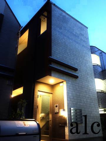 STAGE中野Ⅲのエントランス|Stage中野Ⅲ外観(夕方)