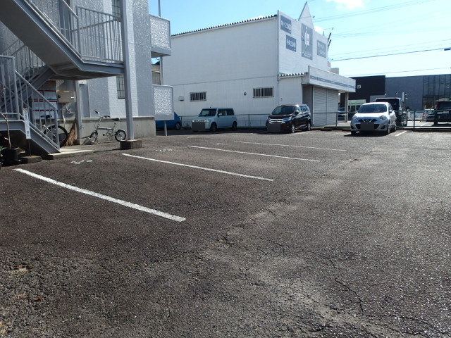 エミナース河原の駐車場