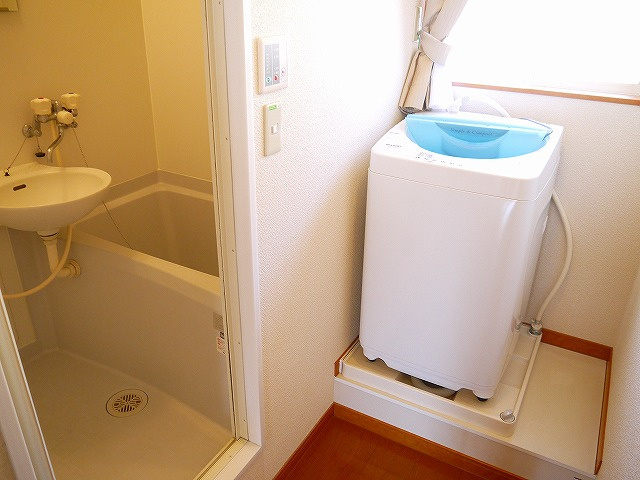 レオパレスセドナの洗面所|室内洗濯機置場つきです