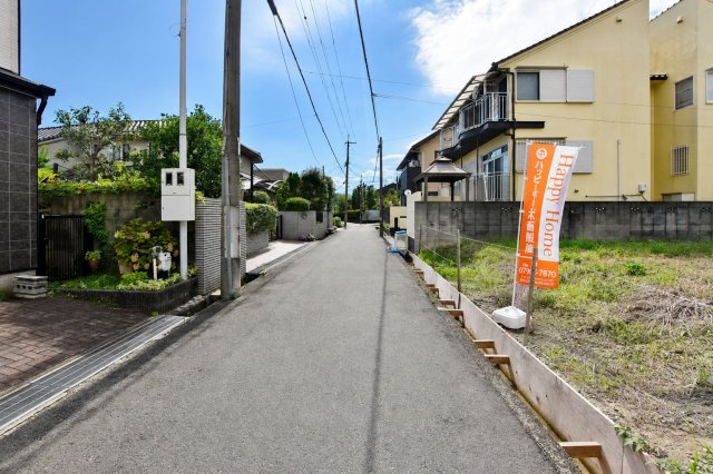 ハッピータウン伊丹緑ケ丘3丁目新築一戸建て│3LDＫ+駐車1台可の前面道路含む現地写真|前面道路は南側4.4ｍ公道です。