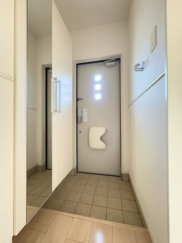 ヴィラ　プラシードＢの玄関