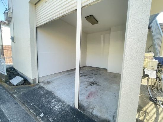 コーポニコーの駐車場