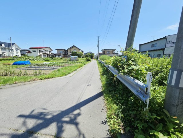 根城8丁目　2筆売土地の前面道路含む現地写真