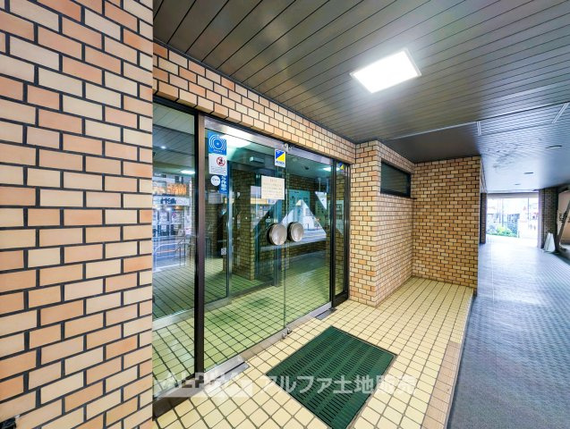 八幡山ビューグリーンのエントランス|【full space】
◆気軽に人を招ける◆ゆったりとした住空間に手のぬくもりを感じれるような温かい住まい。
