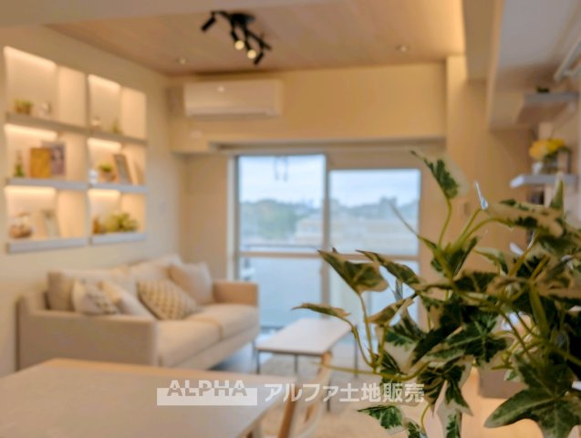 八幡山ビューグリーンの居間・リビング|【Gathering Place】
◆人を招きたくなる◆
友人とのホームパーティーや、ご親族との食事会など、大切な人と過ごす時間をより心地よく演出するリビングです。