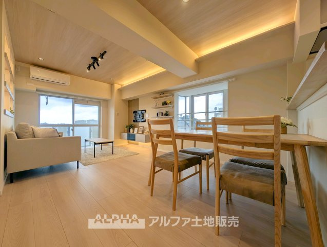 八幡山ビューグリーンの居間・リビング|【Life Stage】
◆暮らしに寄り添う◆
小さなお子様の遊び場から、成長後の学習スペース、ご夫婦のくつろぎの場まで、ライフステージに合わせて活用できます。