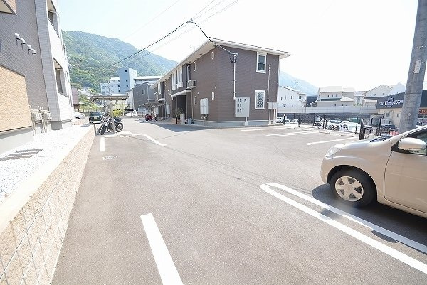ハーモニーガーデン小文字Ⅱの駐車場