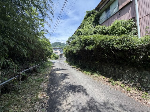 熱海市上多賀　アパート2棟の外観|アパート①・前面道路含む現地写真