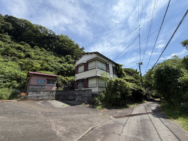熱海市上多賀　アパート2棟の外観|アパート②・前面道路含む現地写真