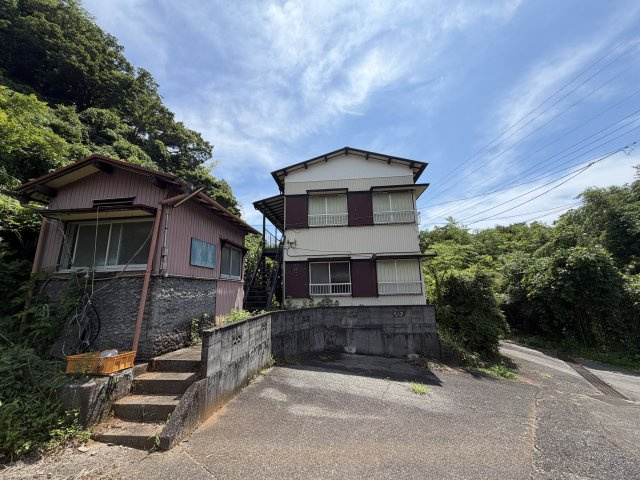熱海市上多賀　アパート2棟の外観|アパート②・前面道路含む現地写真