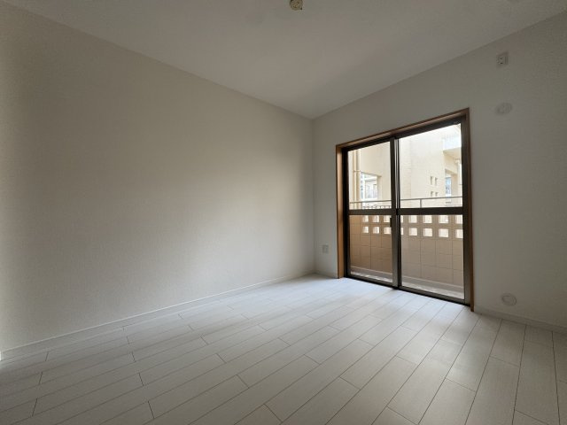 西神南ヒルズ4番館の洋室